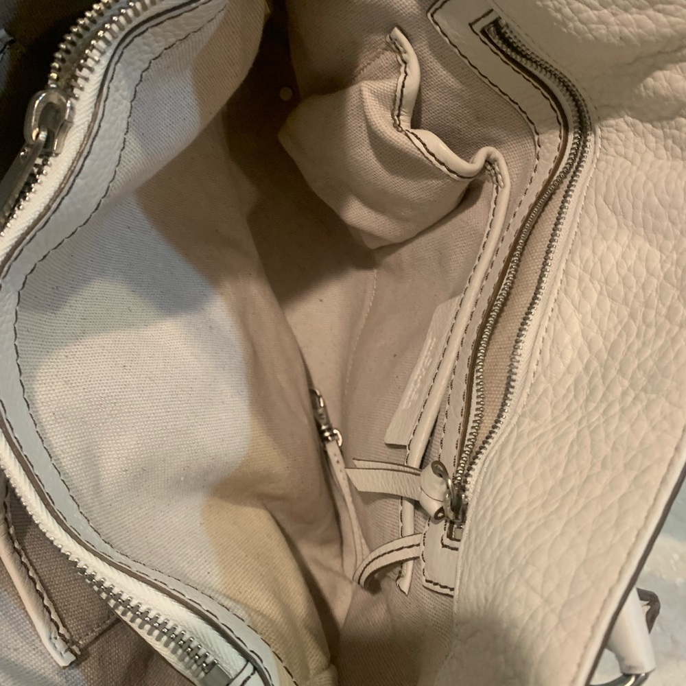 Michael Kors White Shoulder Bag with Structured Design - Picture 5 of 6